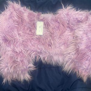 Cute fuzzy fur top.. it’s lavender.. it looks diffrent in the light